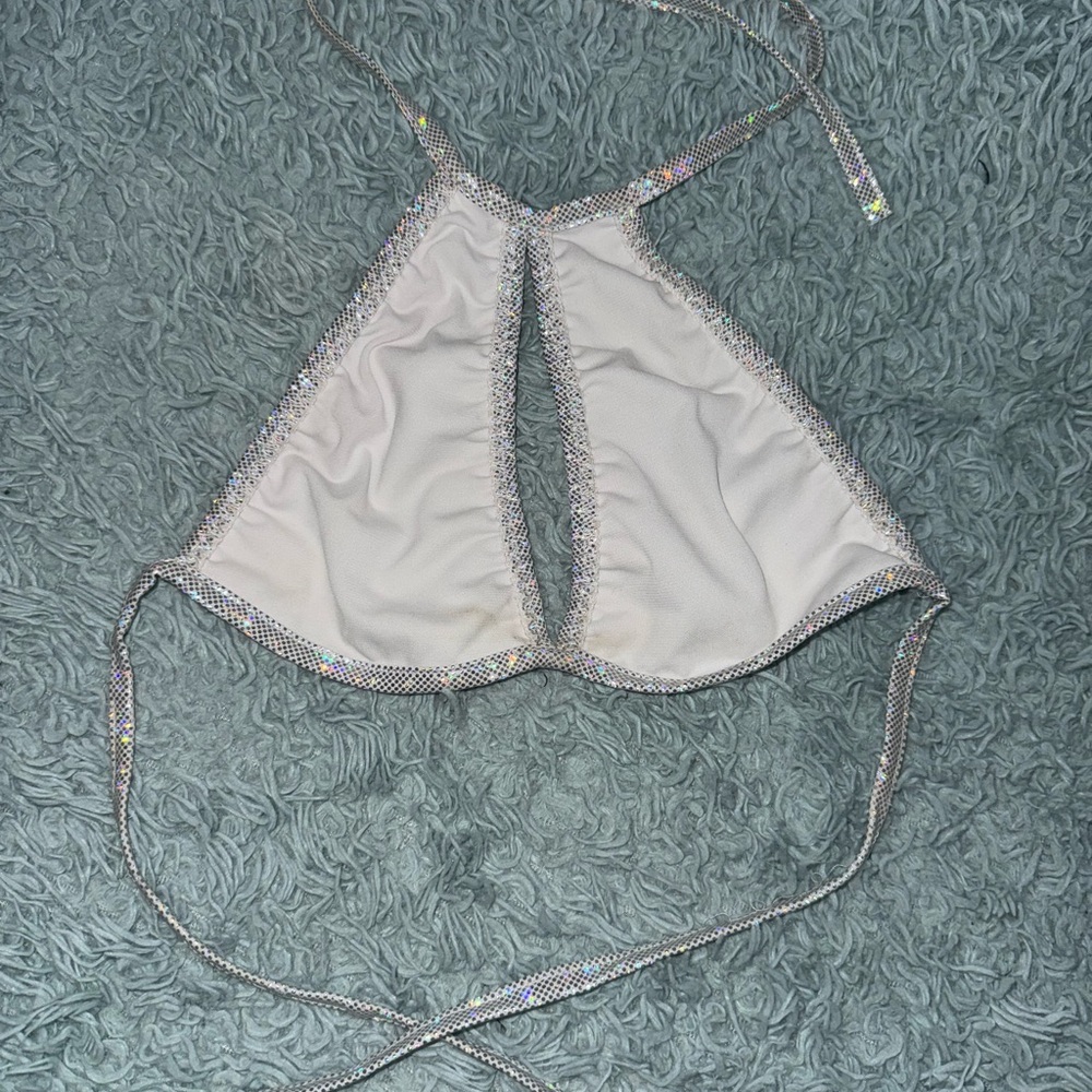 iHeartRaves Keyhole Rave Halter Top - Picture 4 of 4